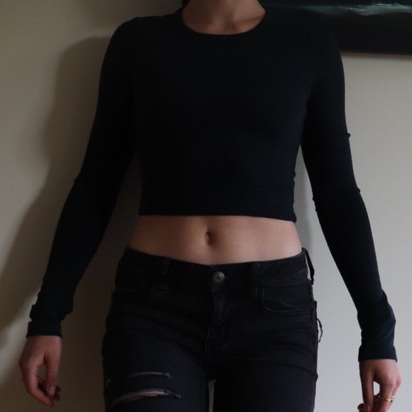 Aritzia navy crop - Picture 2 of 2